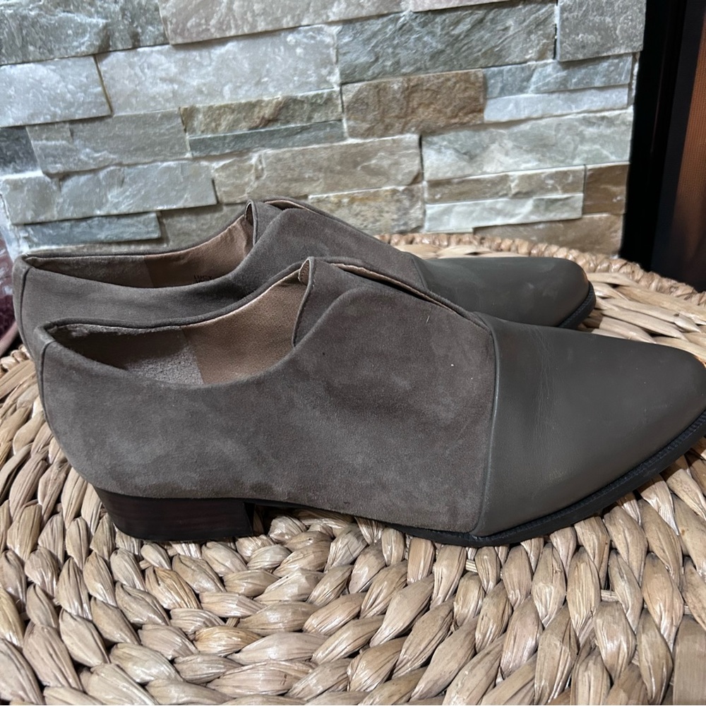 Tahari Lucy Suede Leather cap toe loafers in Winter Taupe Flats Shoes Sz 10 - Picture 6 of 8